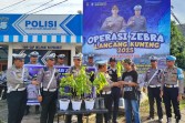 Keren! Kalau di Inhu, Tertib Lalu Lintas Auto Dapat Hadiah Pohon