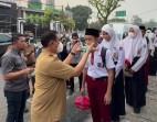 Kabut Asap Belum Hilang, Pemko Pekanbaru Bekali Siswa dengan Masker dan Vitamin