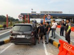 Diduga Hendak Ditarik Leasing, Pengemudi Sigra Diamankan PJR di Gerbang Tol Muara Fajar