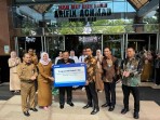 Plt Gubri Terima Ambulan untuk Operasional RSUD Arifin Achmad Bentuk Sinergi BRI dan Pemprov Riau.