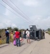 Hindari Lubang Jalan, Mobil Tahanan Polres Bengkalis Terbalik di Dumai