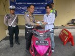 Sat Lantas Polresta Pekanbaru Berikan Motor Korban Curanmor yang Terjaring Razia.
