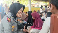 Tim Trauma Healing Mabes Polri Bantu Pulihkan Korban Banjir Bandang Di Kabupaten Agam - Sumbar.