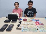 Peras Pengusaha Pekanbaru Hingga Rp1,6 Miliar, Sepasang Kekasih Berhasil Dibekuk Tim Subdit V Siber Direktorat Reserse Kriminal Khusus (Ditreskrimsus) Polda Riau.