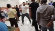 Ricuh di DPRD Riau, Pendukung Dua Anggota Dewan Bentrok Saat Rapat Banggar, Satu Petugas Keamanan Terluka.