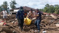 290 Personel Polda Riau Evakuasi Jenazah Korban Banjir Bandang dan Longsor di Agam Sumatera Barat