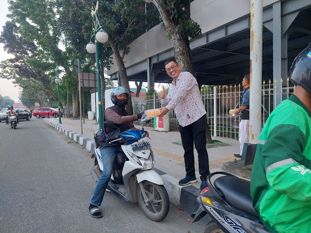 Home › Berita Utama PT BSP Bersama PWI Riau Bagikan Bingkisan Buka Puasa kepada Warga Pekanbaru
