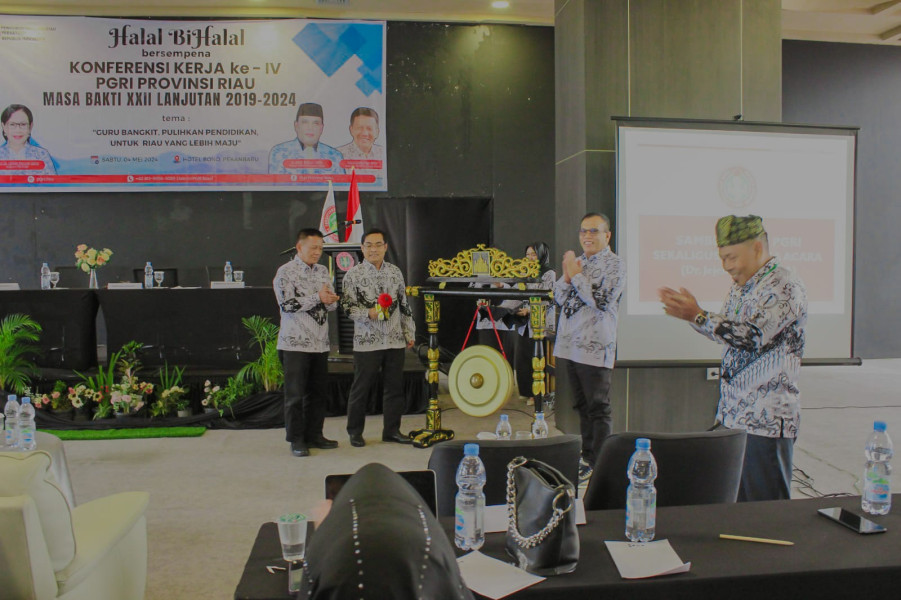 12 PGRI Kabupaten/Kota Hadiri Konferensi IV PGRI Riau Tahun 2024