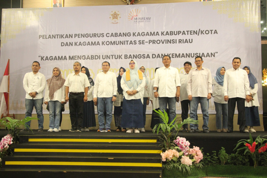 Ganjar Pranowo Lantik 8 Pengcab Kagama Kabupaten/Kota dan Kagama Komunitas di Riau