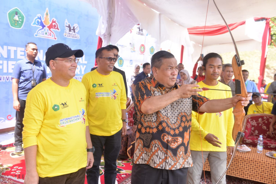 Diikuti 1500 Peserta Lomba Panahan Pemula, Unilak Raih Rekor MURI
