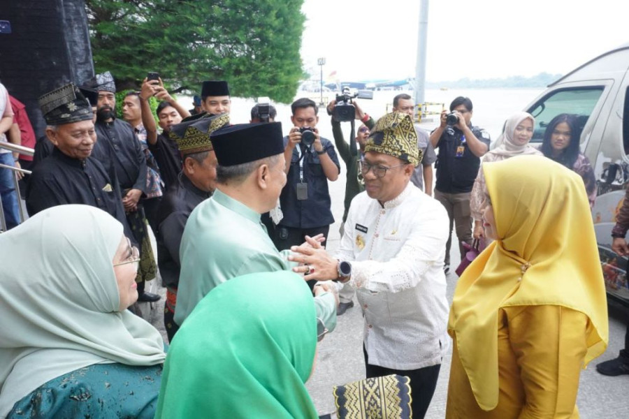 Pj Gubri Rahman Hadi Tiba di Pekanbaru, Disambut Sejumlah Tokoh
