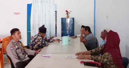 Cooling System Pilkada: Bhabinkamtibmas Polsek Siak Ajak Masyarakat Sukseskan Pemilu dengan Aman dan Tenang