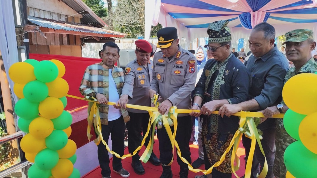 Kapolresta Pekanbaru Resmikan Gerbang Kampung Tangguh Anti Narkoba di Kampung Terendam.