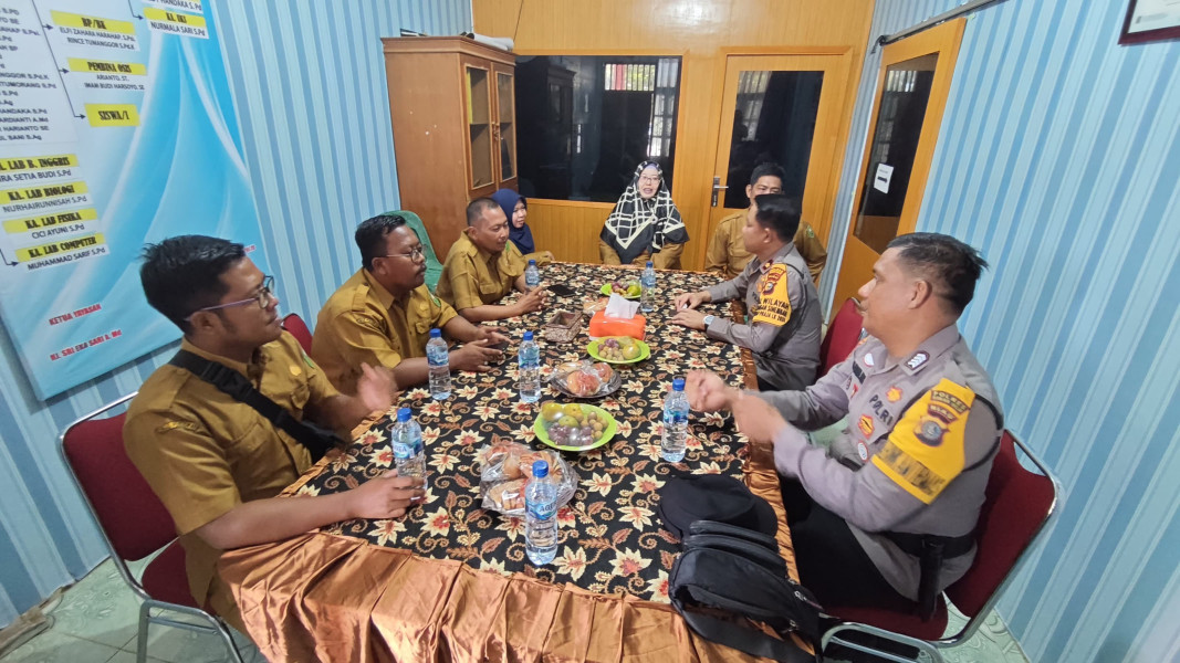 Kunjungi SMA S Pembangunan, Polsek Bagan Sinembah Ajak Tenaga Pendidik Ciptakan Pilkada Damai 2024