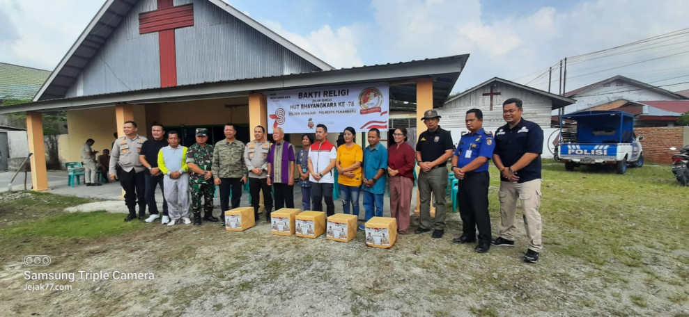 HUT Bhayangkara Ke-78, Polresta Pekanbaru dan Polsek Sukajadi Bhakti Religi ke Rumah Ibadah