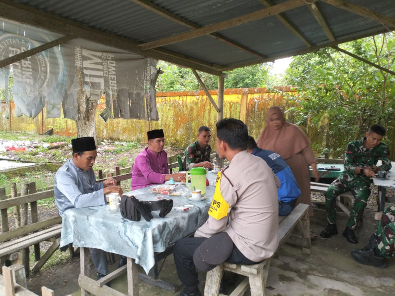 Bhabinkamtibmas Kampung Koto Ringin Ajak Warga Jaga Persatuan dan Silaturahmi Pasca Pilkada Kabupaten Siak