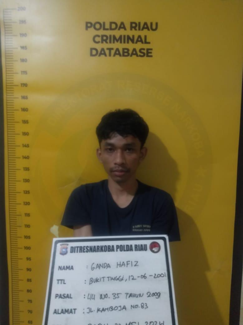 Polisi Tangkap Pengedar Ribuan Pil Ektasi, Sempat Tembak Ban Mobil Saat Kejar-kejaran