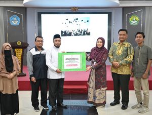 Baznas Riau dan UPZ UNRI Berikan Bantuan UKT kepada Mahasiswa yang Membutuhkan