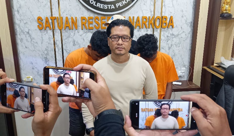 Pengedar di Panger Buang 'Barang' ke Atap Musala Saat Digerebek