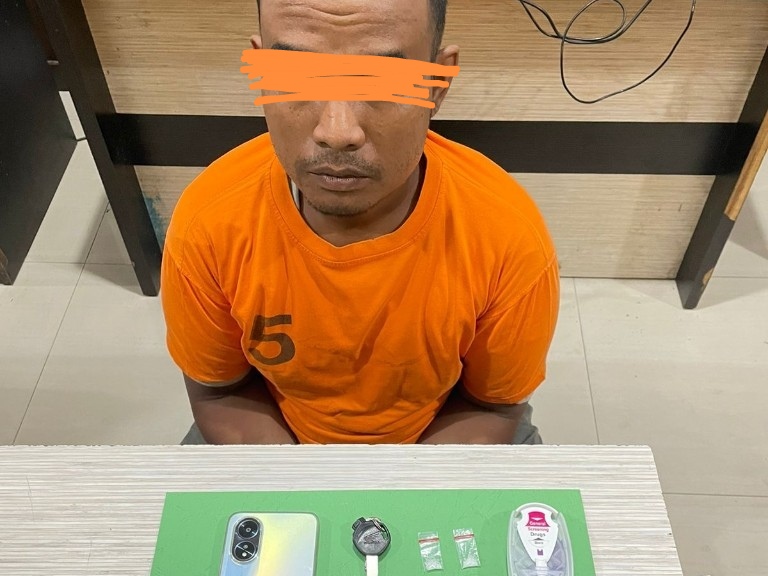 Diringkus Polisi Usai 'Jajan' Dua Paket Kecil di Kampung Dalam