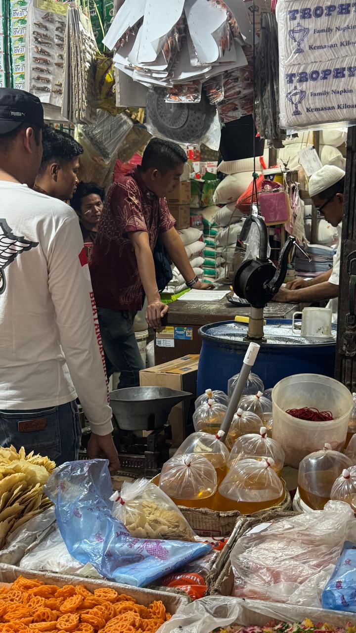 Antisipasi Jelang Lebaran, Polresta Pekanbaru Terus Sidak Minyak Kita Di Pasar Tradisional Pekanbaru.