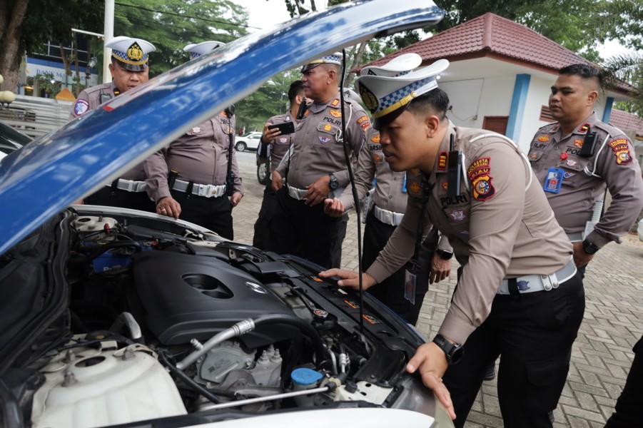 Kasat Lantas Polresta Pekanbaru Cek Kondisi Kendaraan Patroli.