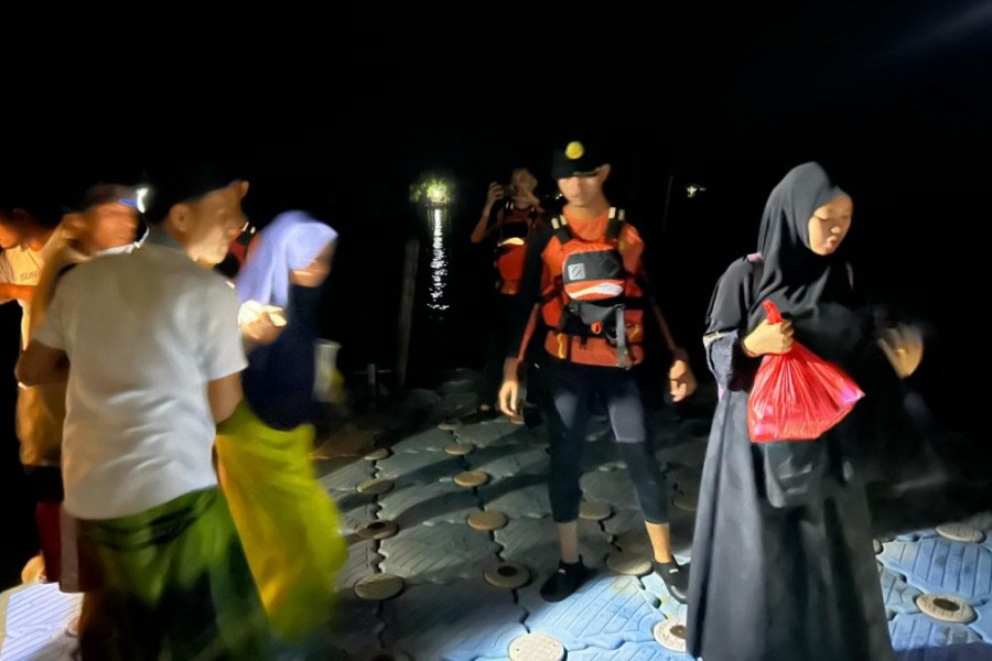 Mesin Kapal Mati di Tengah Laut, 90 Santri Dievakuasi Basarnas
