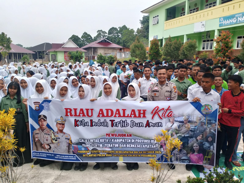 Satlantas Polresta Pekanbaru Berikan Penyuluhan Tertib Berlalu Lintas di SMA N 16 Pekanbaru
