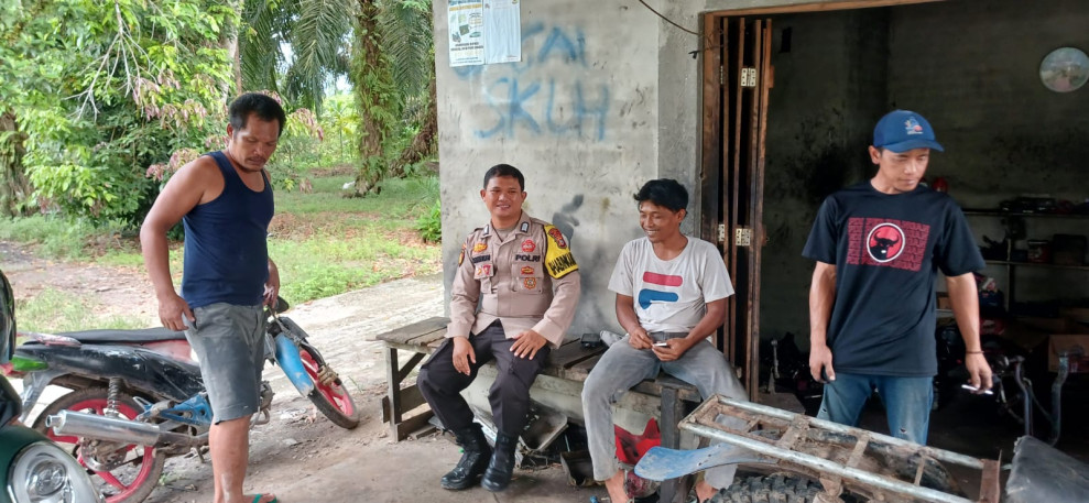 Masa Tenang Pilkada Serentak,Bhabinkamtibmas Himbau Warga Gunakan Hak Pilih dan Tidak Terpengaruh informasi Hoaxs