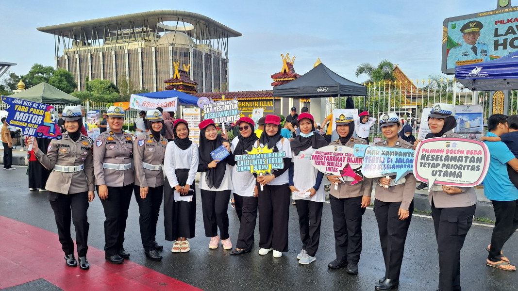 10 Hari Jelang Pilkada Riau 2024, Tim Cooling System Ditlantas Polda Riau Edukasi Pengunjung CFD Pekanbaru