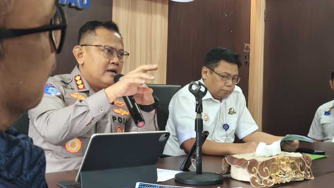 Dirlantas Polda Riau Pimpin Rapat Forum LLAJ 2025 Dalam Rangka Kesiapan Operasi Ketupat Lancang Kuning 2025
