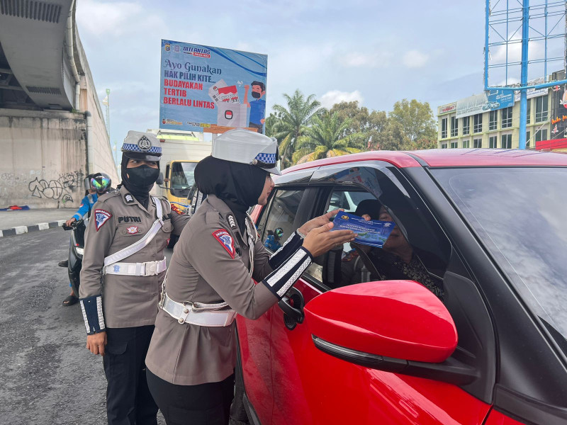 Memasuki Hari ke - 3 Ops Zebra LK 2024, Tim Preemtif Sasar Pengendara di Kawasan Traffic Light Pasar Pagi Arengka