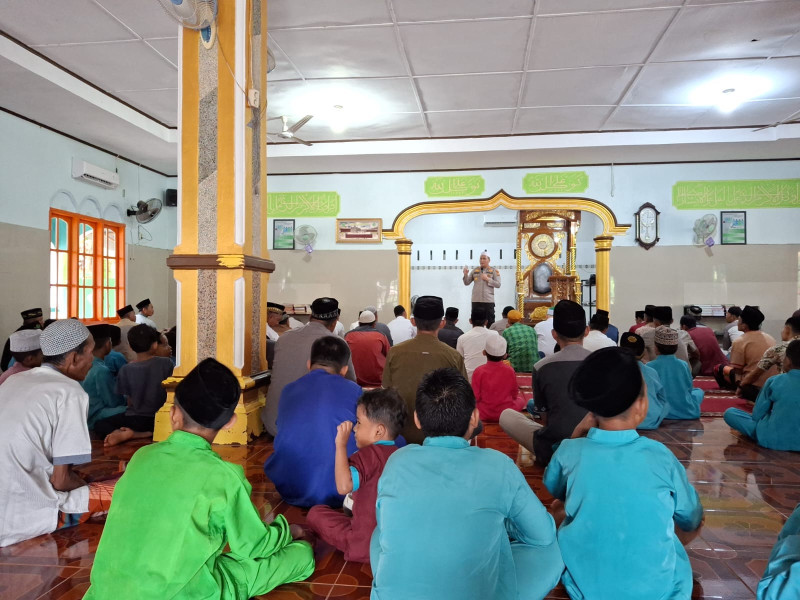 Kapolsek Minas Sambangi Jama'ah Masjid Al-Ikhlas Minas Timur