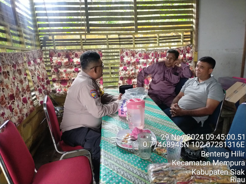 Bhabinkamtibmas Benteng Hilir Imbau Warga Jaga Keamanan Pasca Pemungutan Suara Pilkada Serentak
