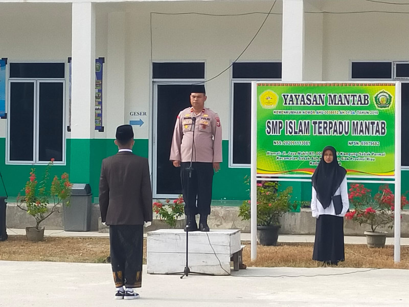 Pimpin Upacara Memperingati Hari Santri Nasional 2024 di Pondok Pesantren Hidayatul Qur'an, Ipda Khairul Ajak Ciptakan Situasi Aman dan Kondusif Jelang Pilkada