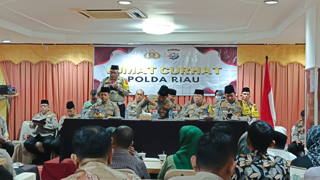 Melalui Jumat Curhat Polda Riau Bersama Masyarakat Kecamatan Lima Puluh Siap Sukseskan Pilkada Damai & Berkeselamatan