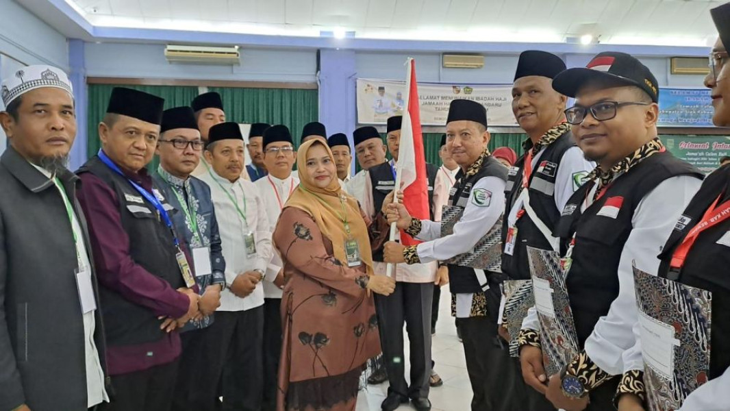 Lepas Keberangkatan 447 Jemaah Haji Kloter BTH-13, Ini Pesan Bupati Bengkalis