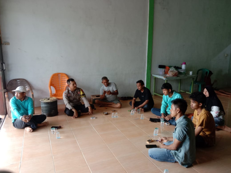 Bersama Para RT dan Rw, Bhabinkamtibmas Polsek Siak Himbau Untuk Satu Visi Wujudkan Pilkada Damai