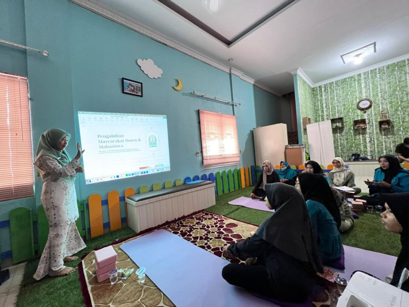 Dosen IKTA Pekanbaru Beri Pelatihan Pijat Oksitosin bagi Ibu Hamil