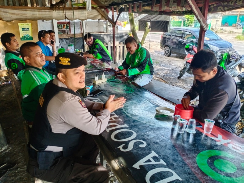 Cooling System, Sat Samapta Polresta Pekanbaru Ajak Komunitas Ojek Online Jaga Situasi Kamtibmas Jelang Pilkada Damai 2024