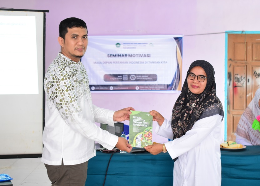 Dosen Faperta Unilak Beri Motivasi Generasi Muda Pentingnya Pertanian Berkelanjutan di SMKN 1 Bungaraya Siak