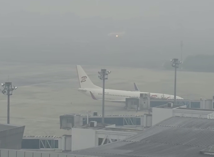 Kabut Tebal Selimuti Bandara SSK II Pekanbaru, 12 Penerbangan Tertunda