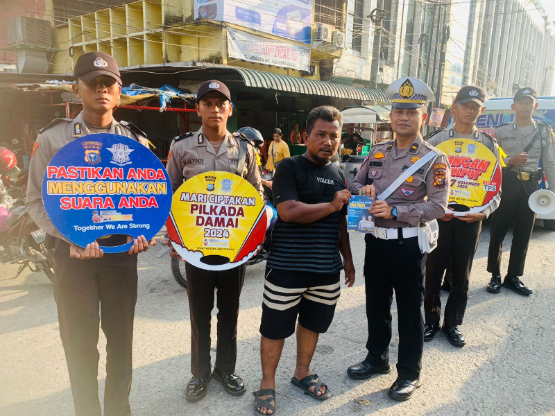 Beri Edukasi ke Pengunjung dan Pedagang, Satlantas Polresta Pekanbaru Gelar Cooling System di Pasar Sago