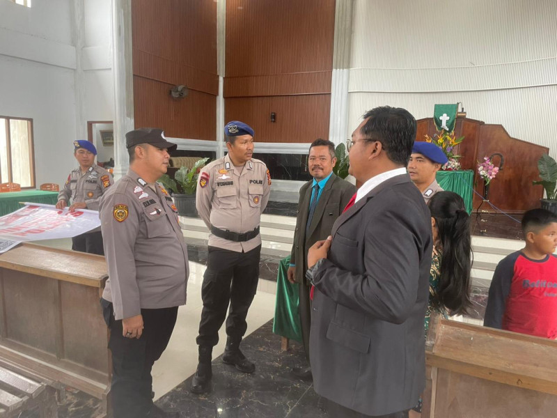 Personil Polres Siak Sampaikan Pesan Pilkada Damai Kepada Masyarakat Gereja HKBP Dayun