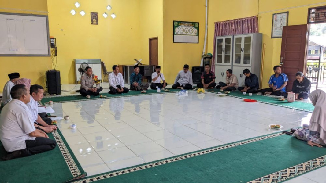 Sasar Pemilih Pemula di Pilkada Serentak, Polsek Kempas Sosialisasi di Sekolah