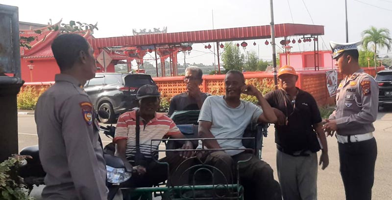 Kanit Bimas Polsek Siak Bersama Kanit Lantas Bersinergi Laksanakan Cooling System Untuk Wujudkan Pilkada Sejuk, Damai, Aman dan Kondusif