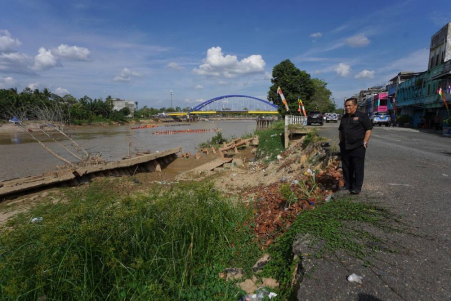 Tinjau Longsor di Inhu, Ini Cara Cepat Pj Gubri SF hariyanto Mengatasinya