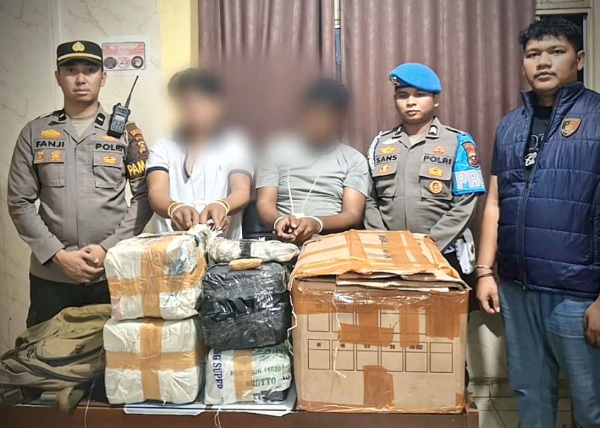 Angkut 18 Kg Ganja Pakai Avanza, Dua Pria Ditangkap di Sentajo Raya