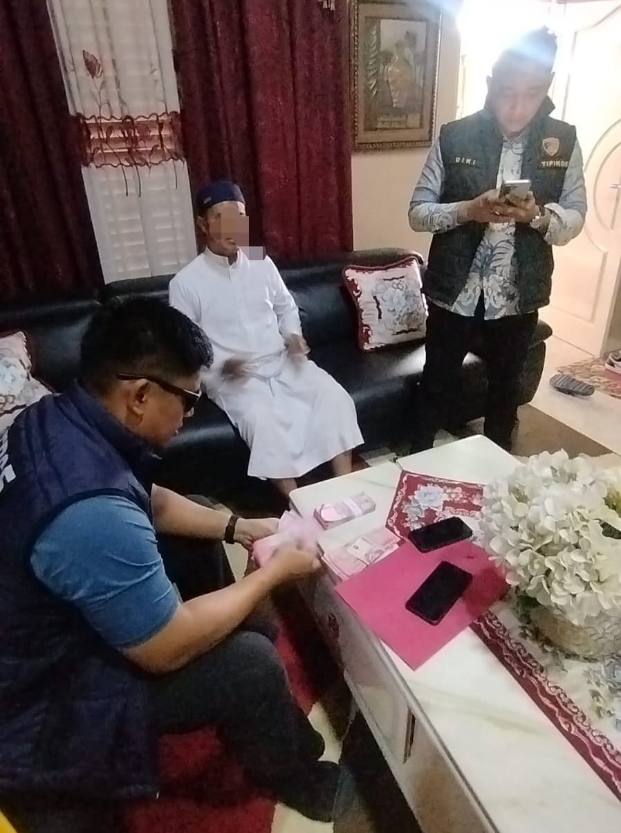 Terjaring OTT, Kadishub Siak Diduga Peras Kontraktor Proyek Transportasi Air.