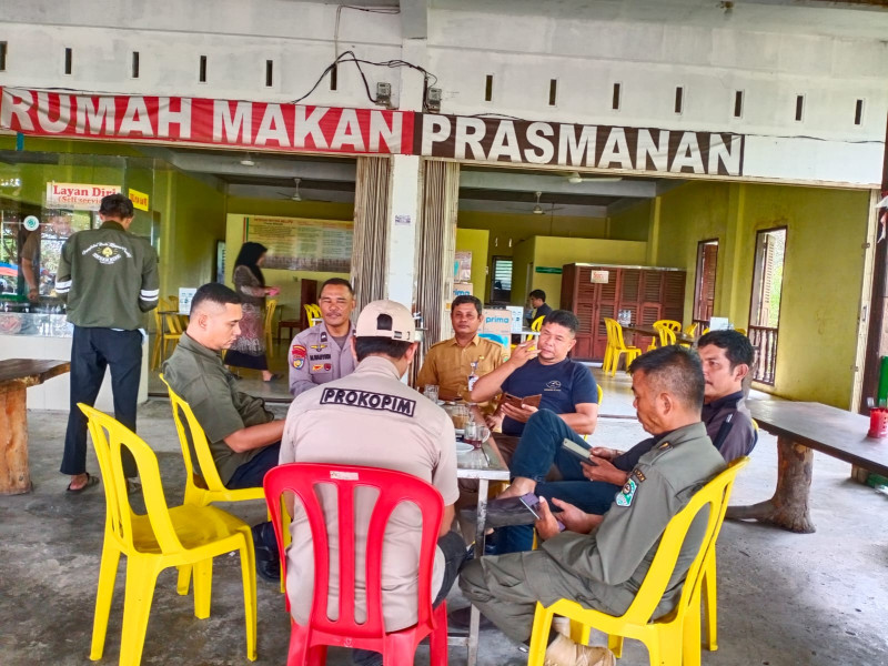 Bhabinkamtibmas Desa Sungai Mempura Ajak Warga Sukseskan Pilkada Serentak Tanpa Keributan